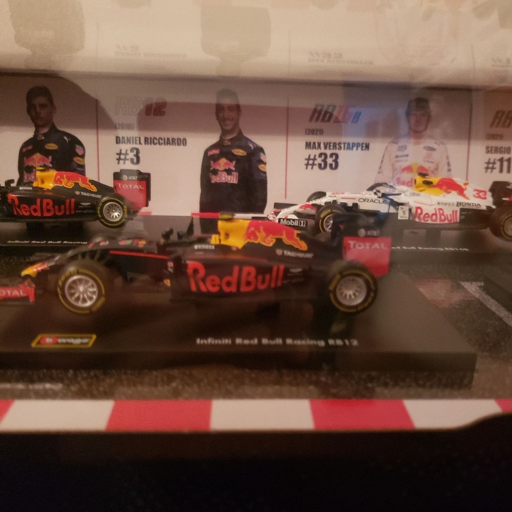 🏁 Red Bull Racing Formula 1 Cars 🏎 - Picture 7 of 14